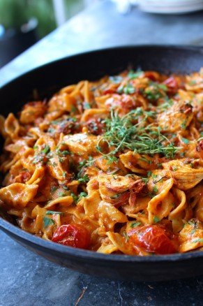 Creamy Tomato Pasta Bake with Chicken (One Pot)