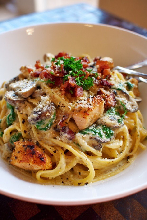 One-pot creamy chicken and mushroom carbonara